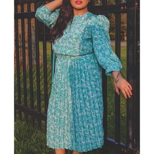 1980s Vintage Printed Midi Dress with Accordion Pleated Skirt and Matching Belt